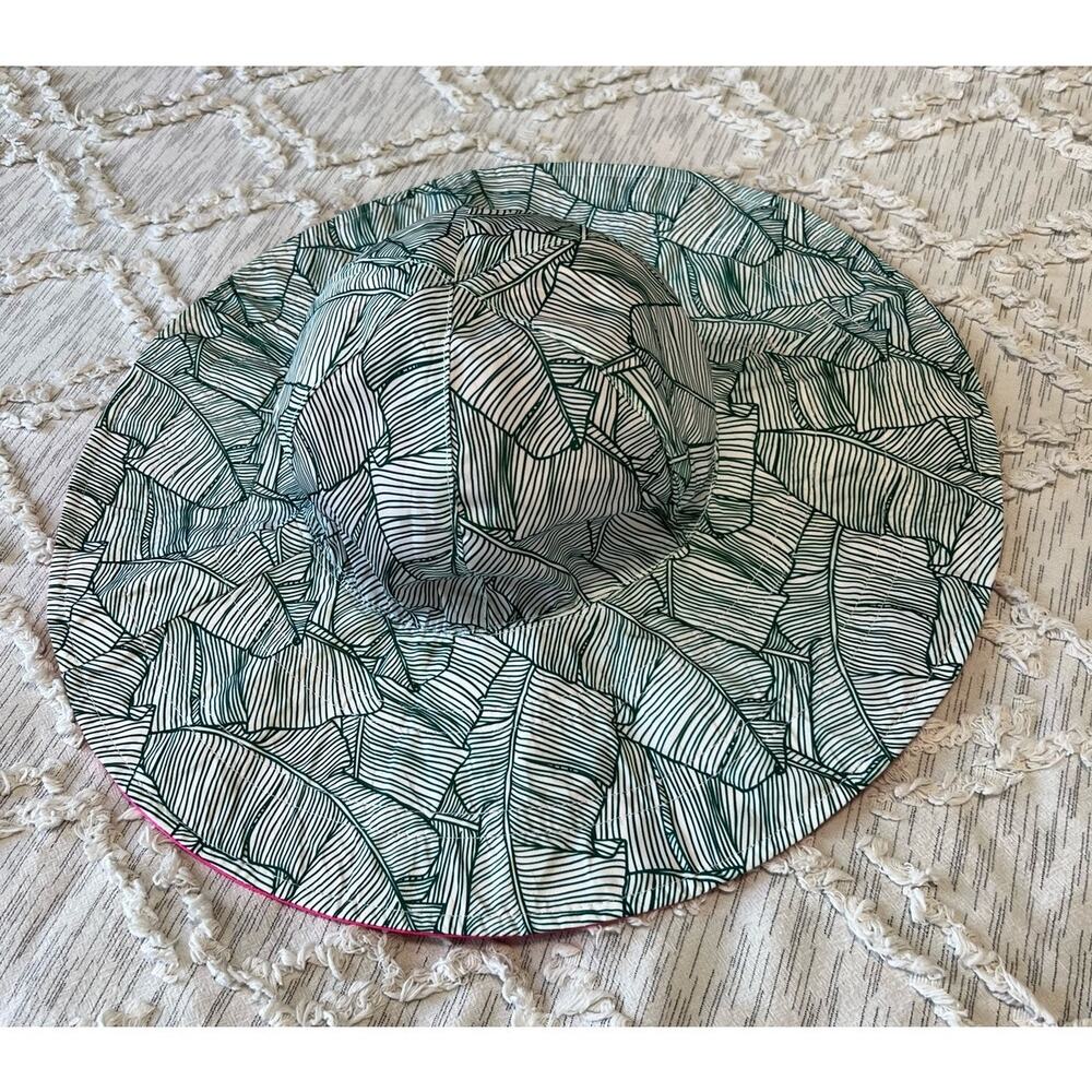 Sage & Emily (One Size) Reversible Hat Green Palm Print / Pink - Travel Friendly